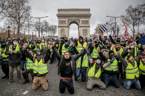 French Unions and Yellow Vests Converge, Launch General Strike