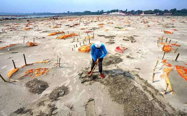 Unearthing the Story of the Sand Burials on the Banks of the Ganga