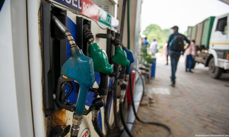 Surging Fuel Prices Further Dent India’s Pandemic-Stressed Economy