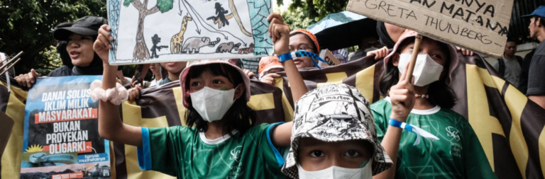 Summer of Deadly Climate Breakdown Spurs Mass Protests Worldwide – 2 Articles