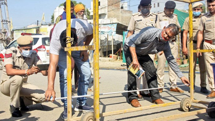 In the Heart of Delhi, Authorities Take Bulldozers to Muslim Shrines with Little Warning