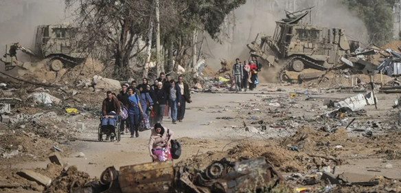 Israel Waging War of Starvation on Gaza; Death Toll May Top 100,000 – 2 Articles