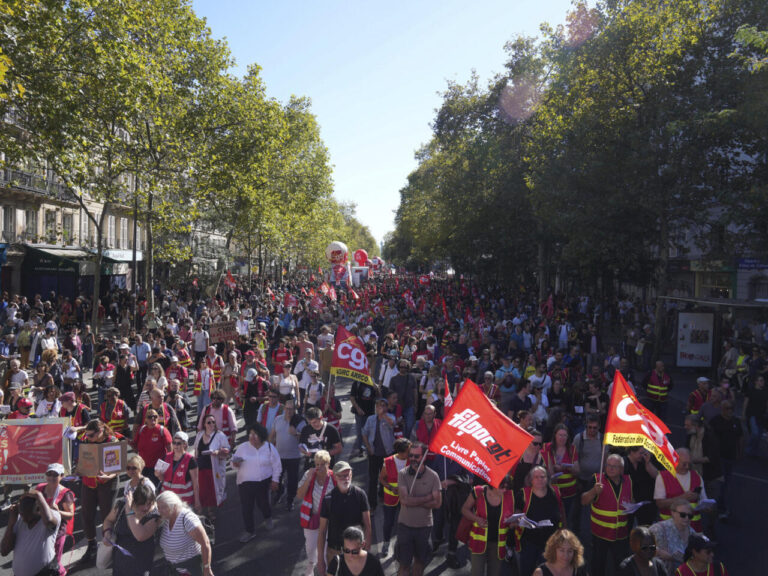 Protests Rock France as Macron Seeks to Continue Austerity Policies – 2 Articles