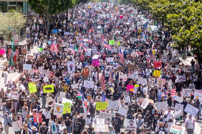 US on the Precipice of Authoritarian Rule; Millions Turn Out for No Kings Protests in USA – 4 Articles